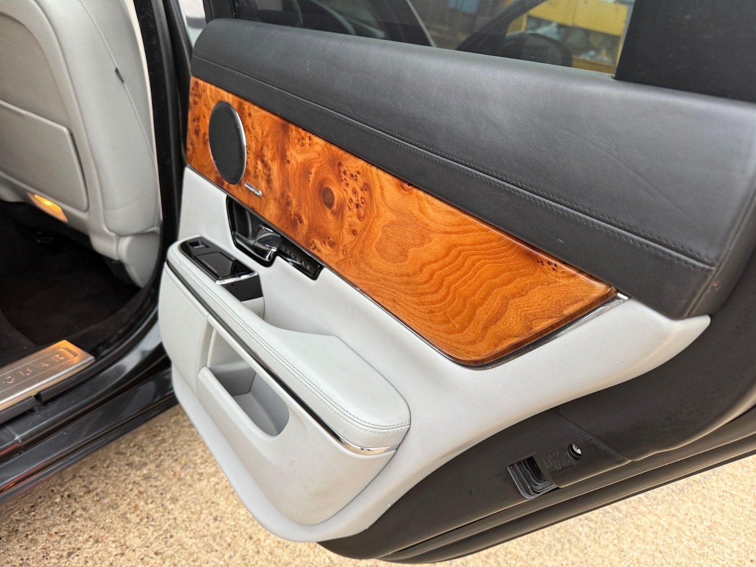 Used Jaguar XJ 2011 for sale - 76214039: Photo 8