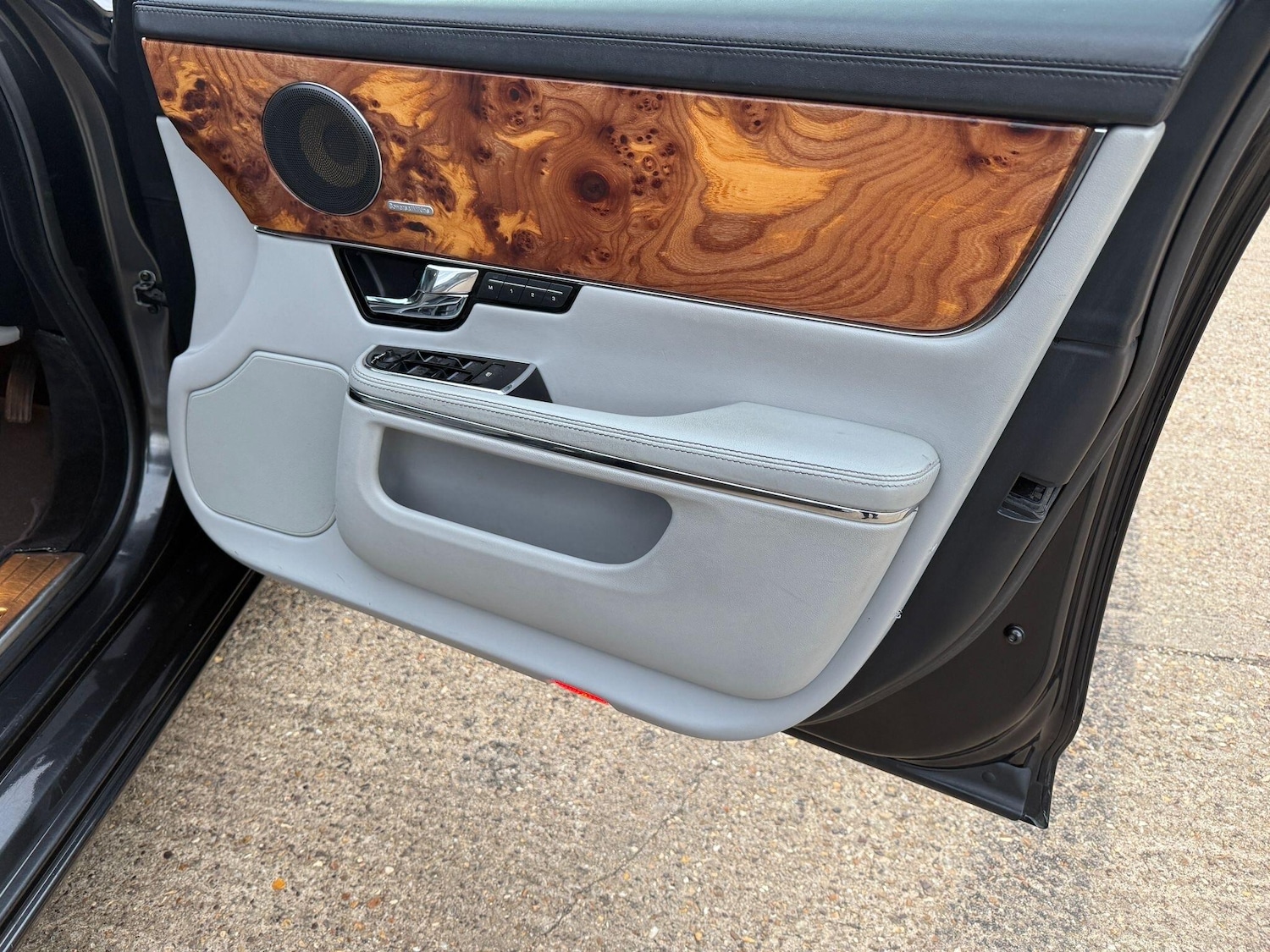 Used Jaguar XJ 2011 for sale - 76214039: Photo 9