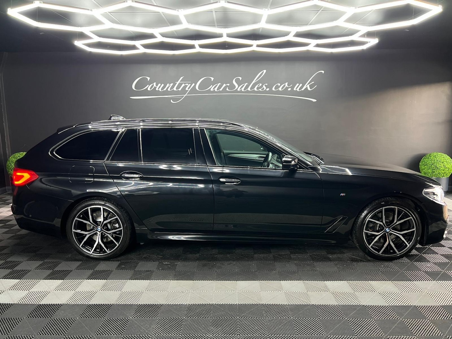 Used BMW 5 Series 2018 for sale - 76952575: Photo 1