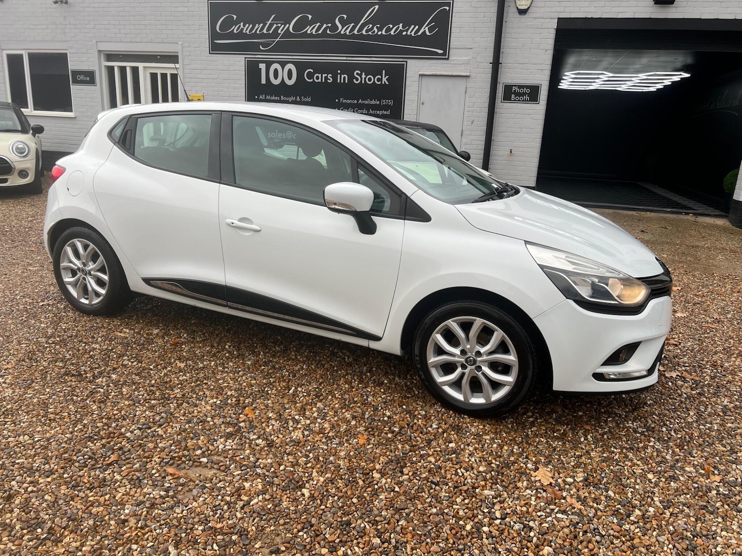 Used Renault Clio 2017 for sale - 76647519: Photo 11