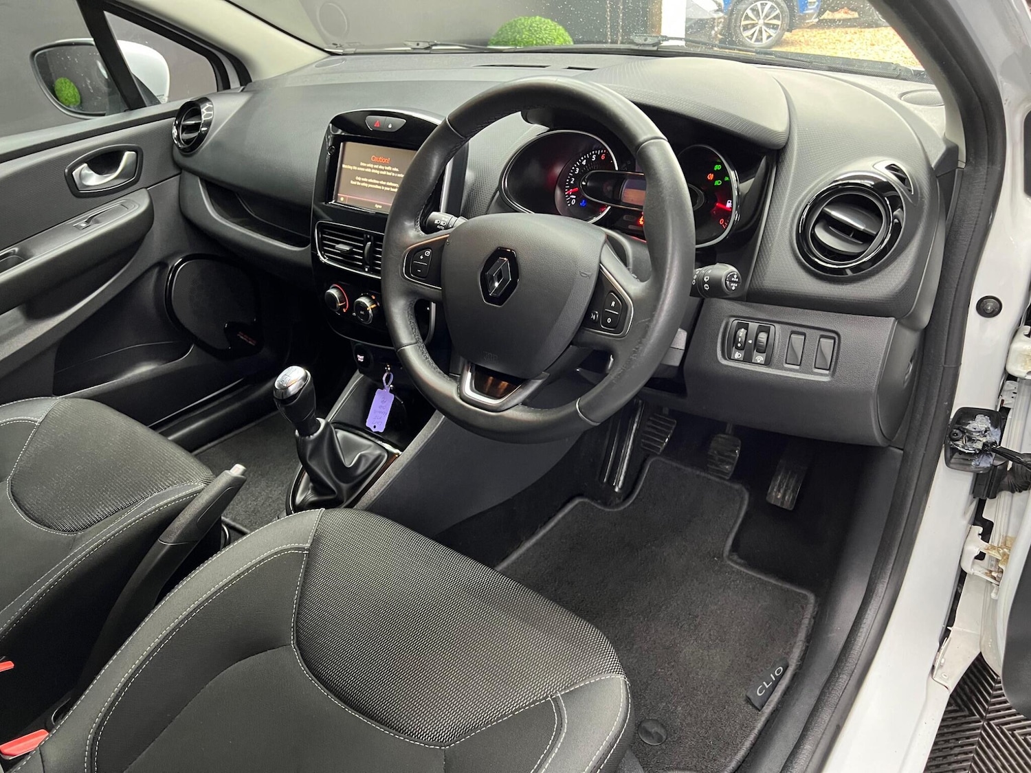 Used Renault Clio 2017 for sale - 76647519: Photo 27