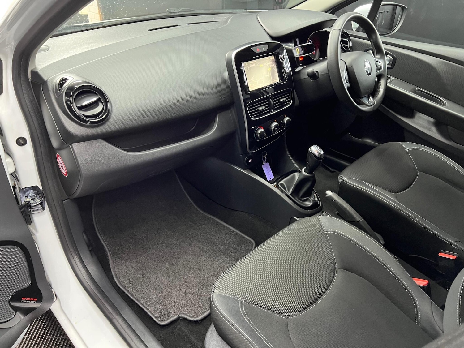 Used Renault Clio 2017 for sale - 76647519: Photo 28