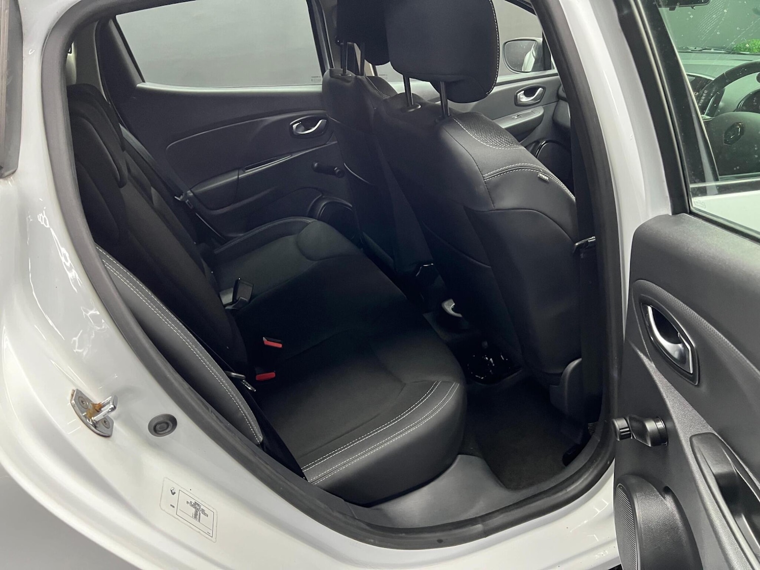 Used Renault Clio 2017 for sale - 76647519: Photo 29