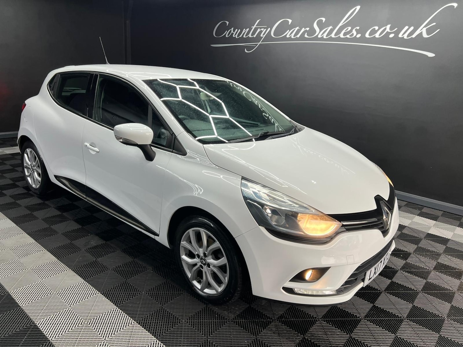 Used Renault Clio 2017 for sale - 76647519: Photo 3