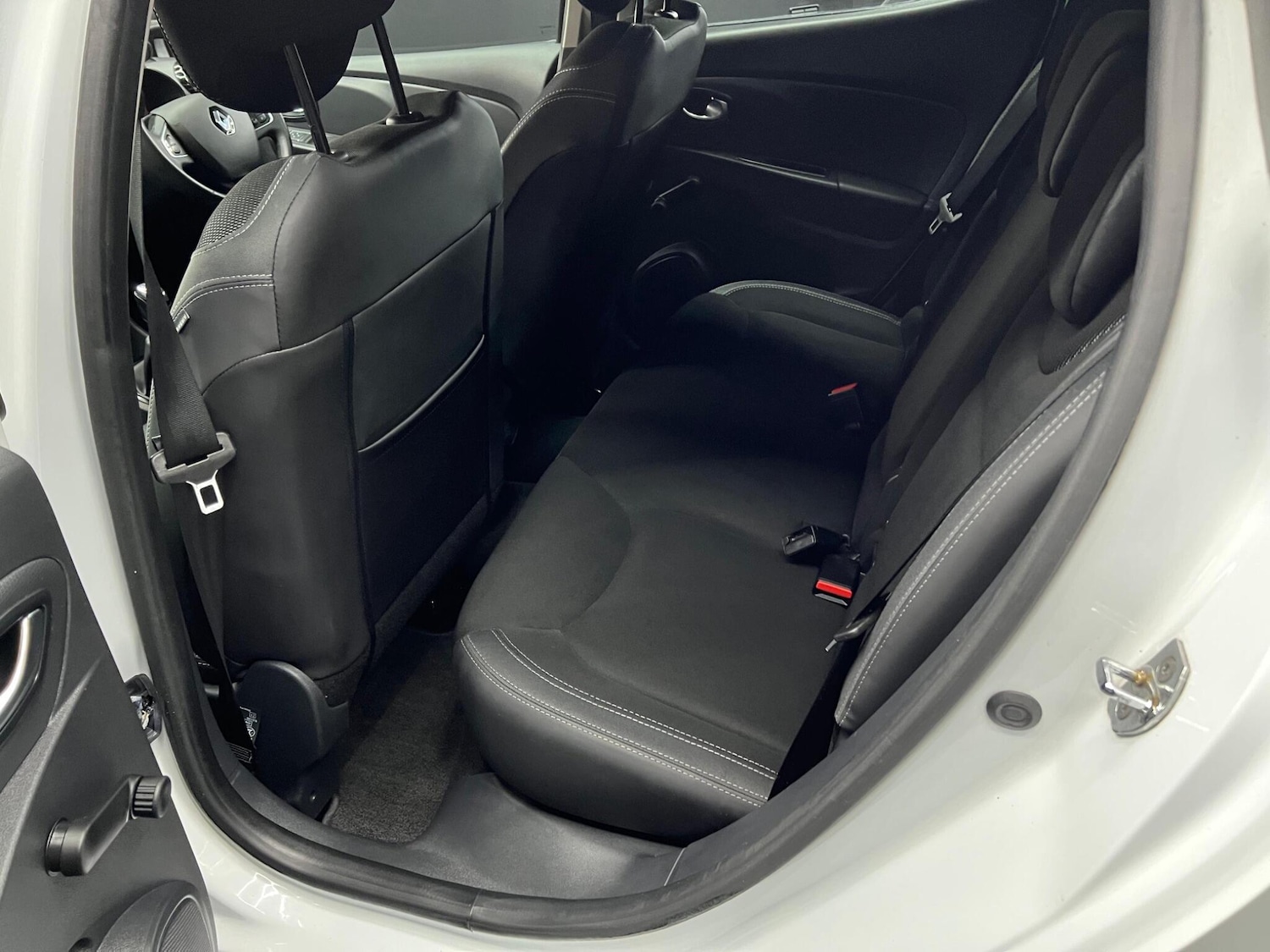 Used Renault Clio 2017 for sale - 76647519: Photo 30