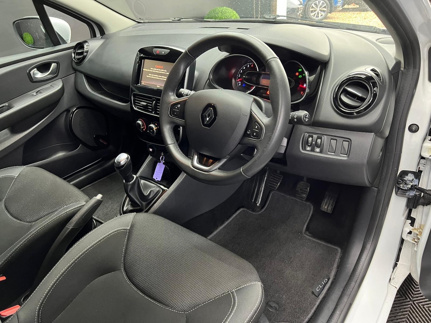 Used Renault Clio 2017 for sale - 76647519: Photo 38