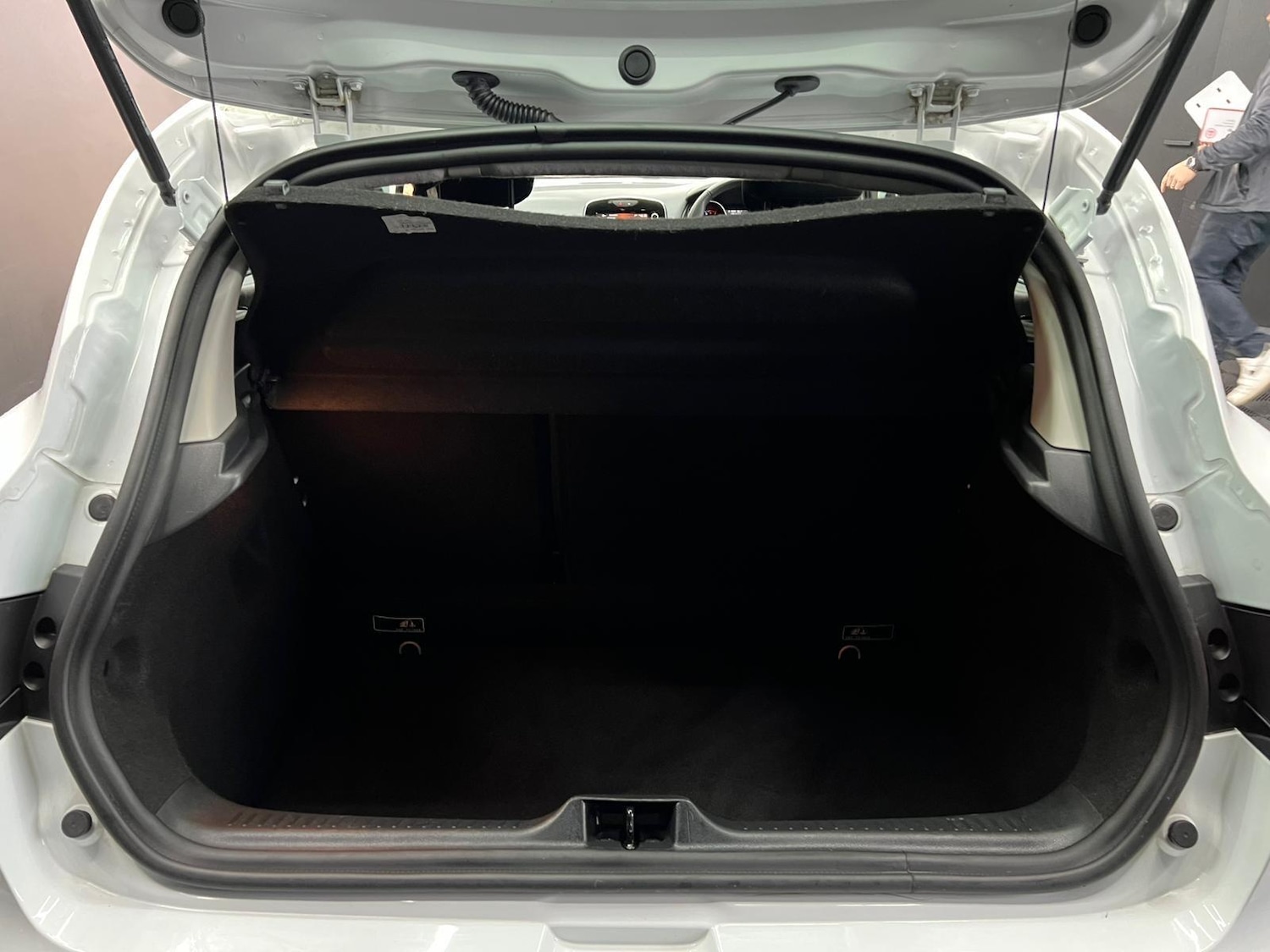 Used Renault Clio 2017 for sale - 76647519: Photo 46