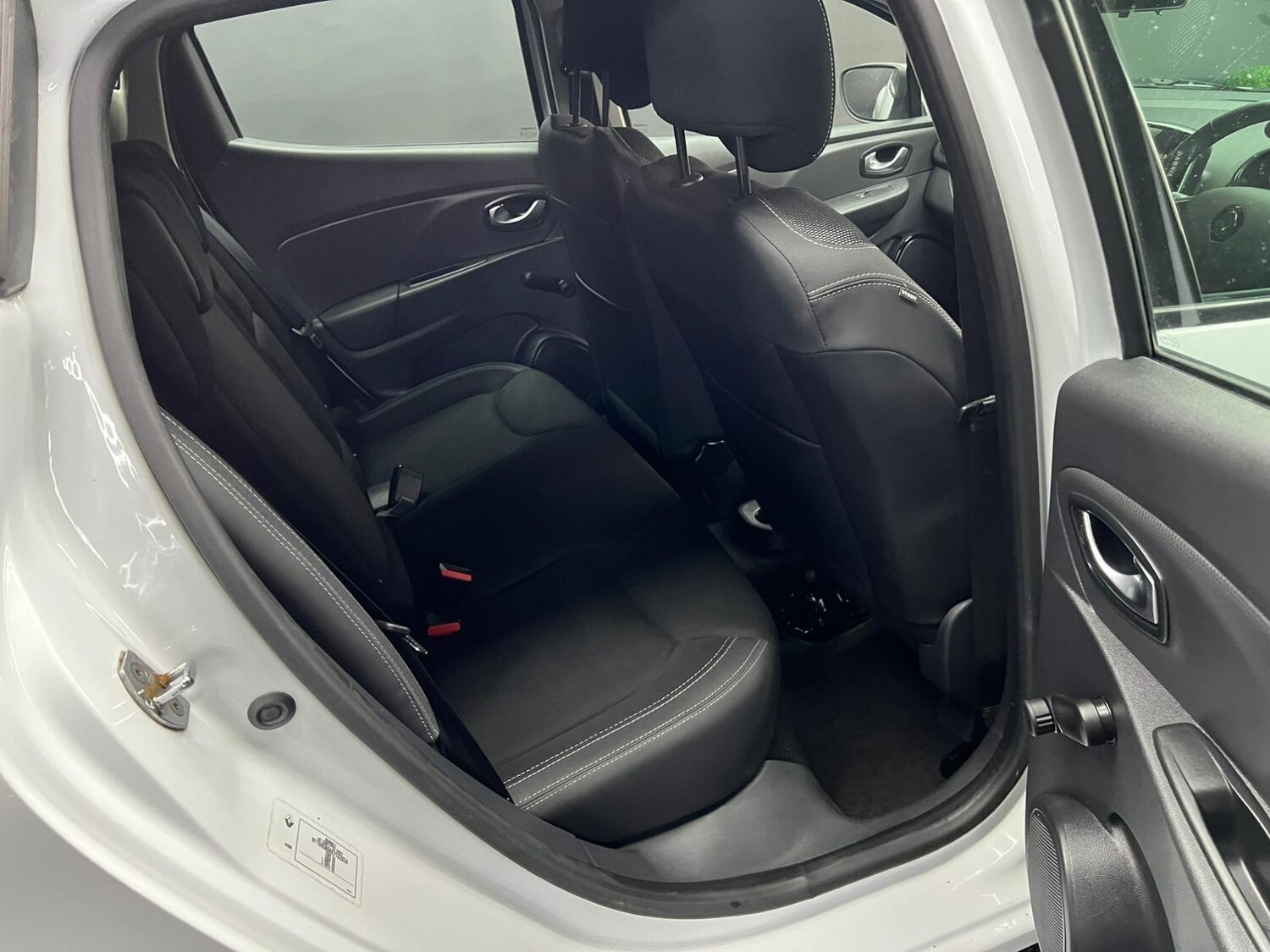 Used Renault Clio 2017 for sale - 76647519: Photo 47