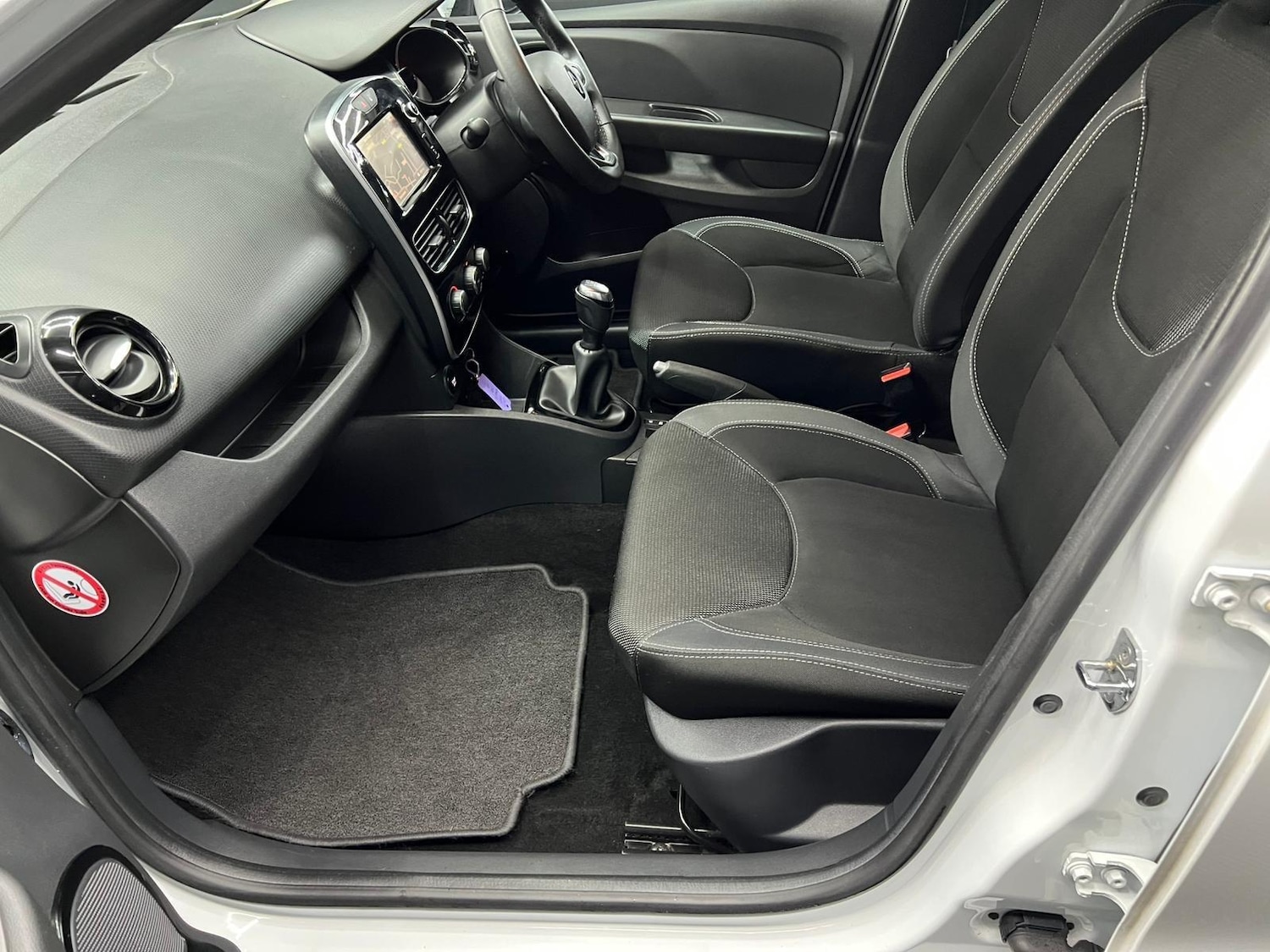 Used Renault Clio 2017 for sale - 76647519: Photo 48