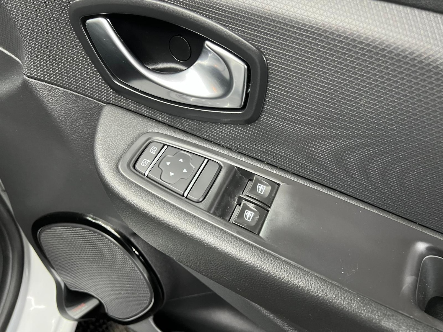 Used Renault Clio 2017 for sale - 76647519: Photo 51