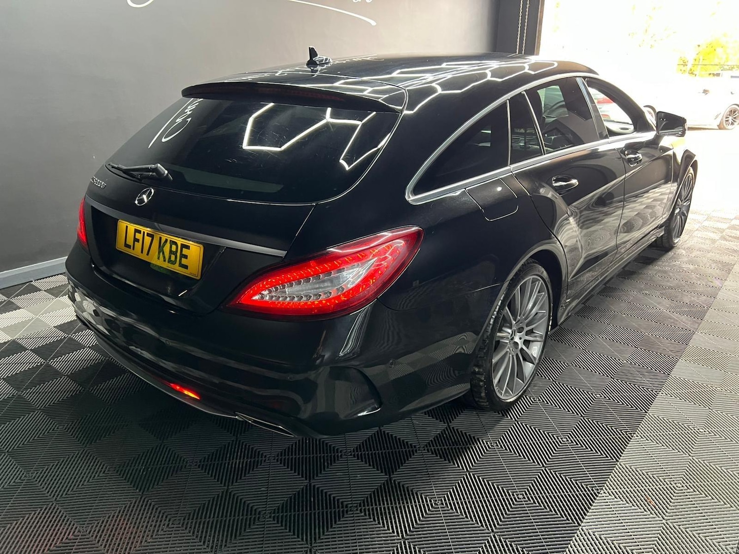 Used Mercedes-Benz CLS 2017 for sale - 76647632: Photo 3