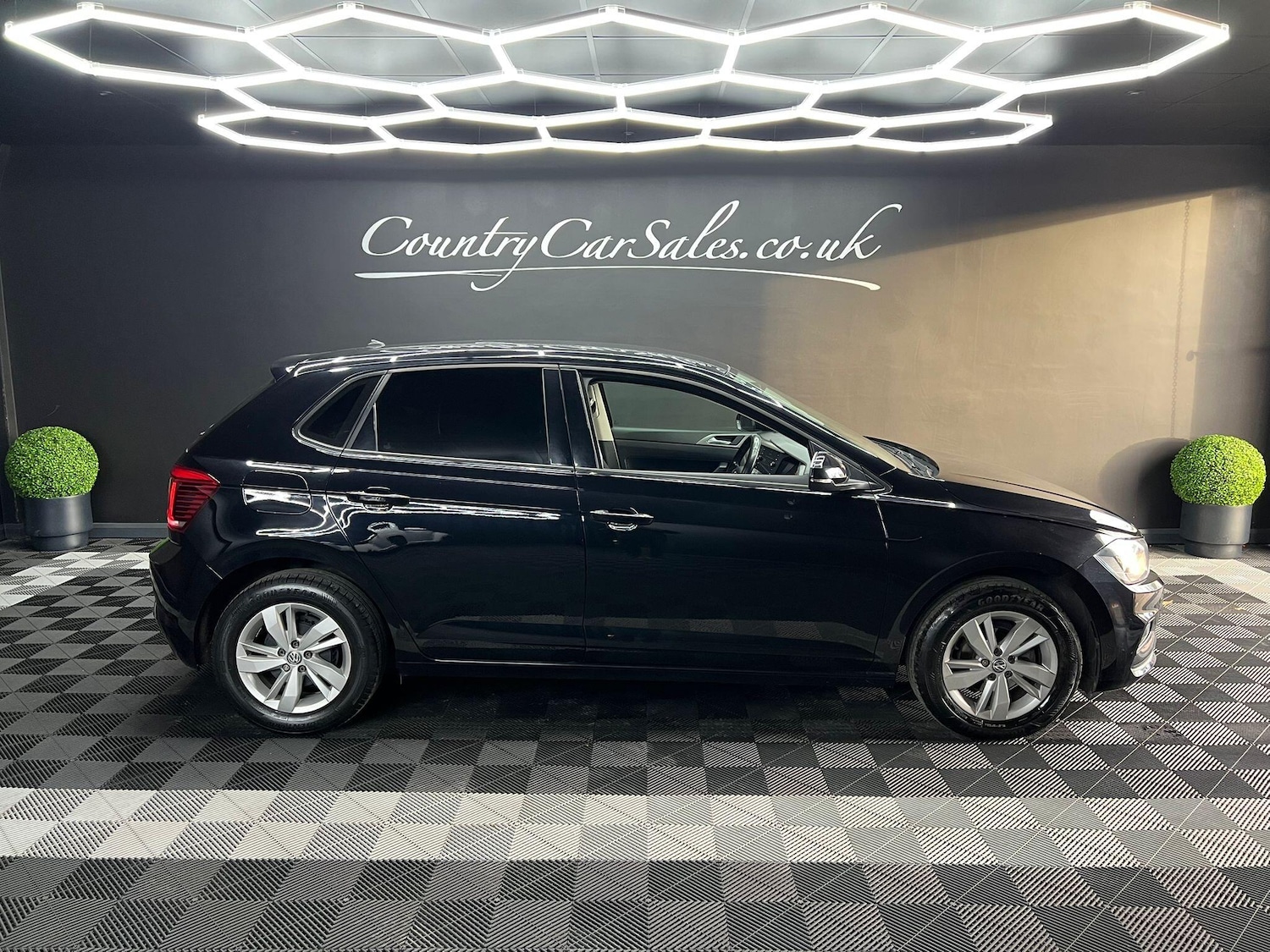 Used Volkswagen Polo 2019 for sale - 76644556: Photo 1