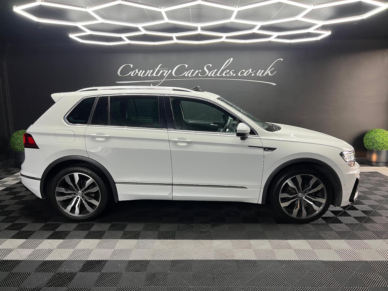 Used Volkswagen Tiguan 2019 for sale - 76647451: Photo 1