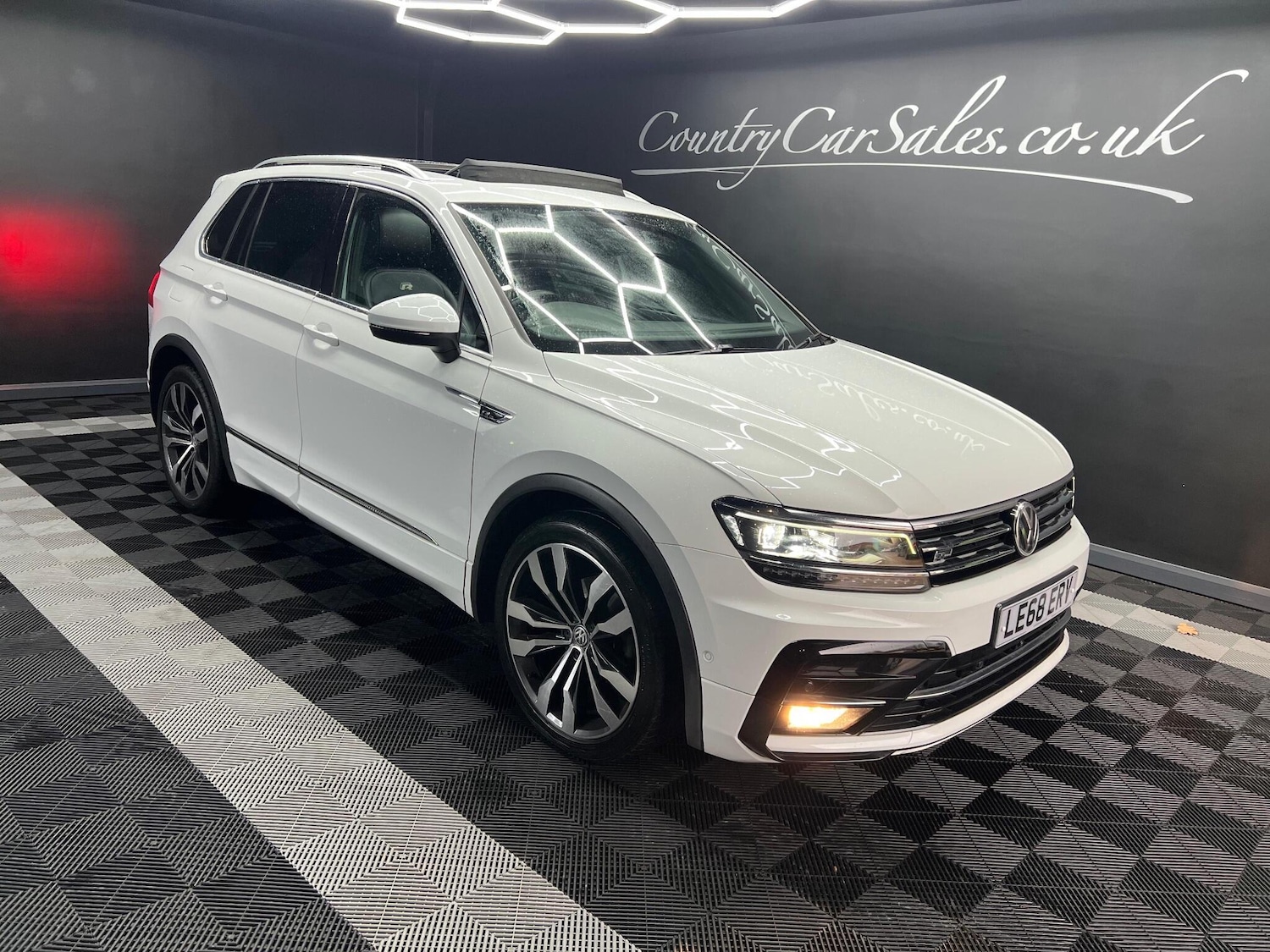 Used Volkswagen Tiguan 2019 for sale - 76647451: Photo 3