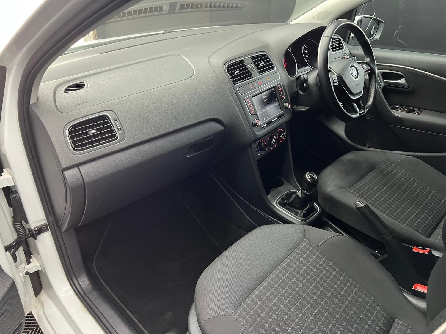 Used Volkswagen Polo 2017 for sale - 76647489: Photo 28