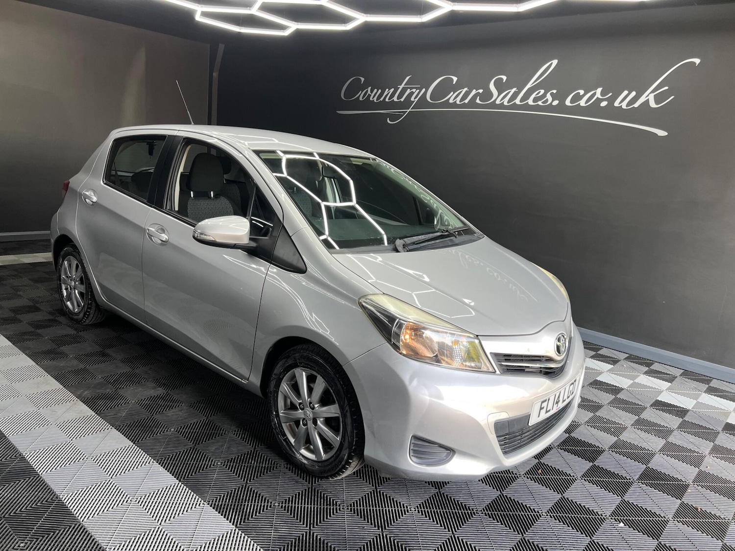 Used Toyota Yaris 2014 for sale - 76647476: Photo 3