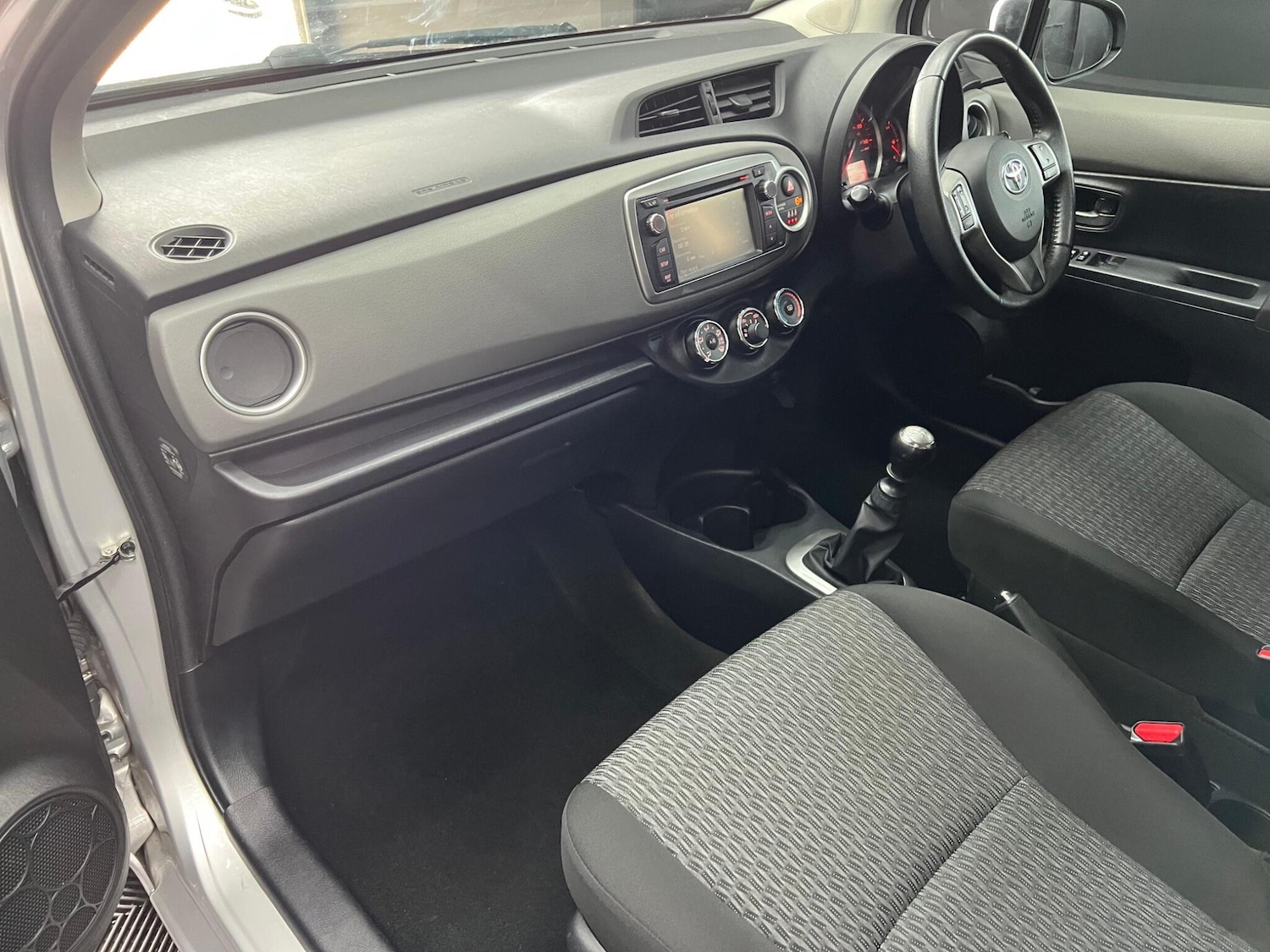 Used Toyota Yaris 2014 for sale - 76647476: Photo 30