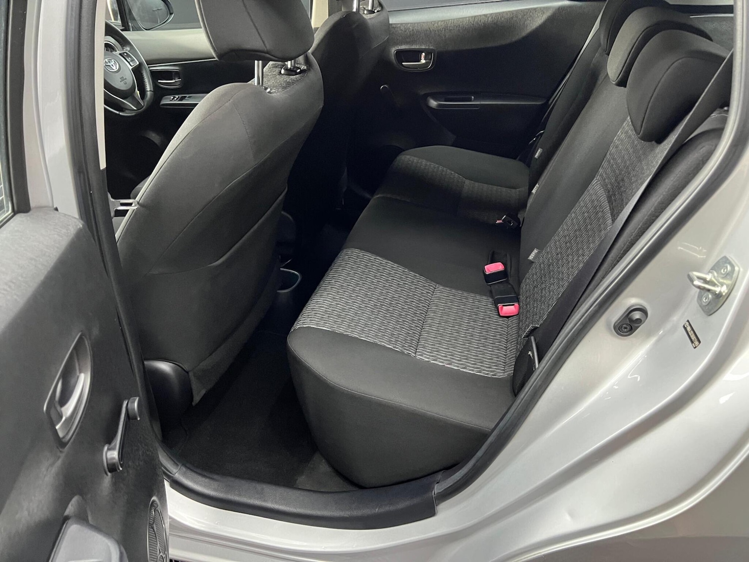 Used Toyota Yaris 2014 for sale - 76647476: Photo 33