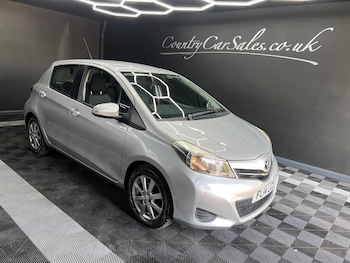 Used Toyota Yaris 2014 for sale - 76647476: Photo