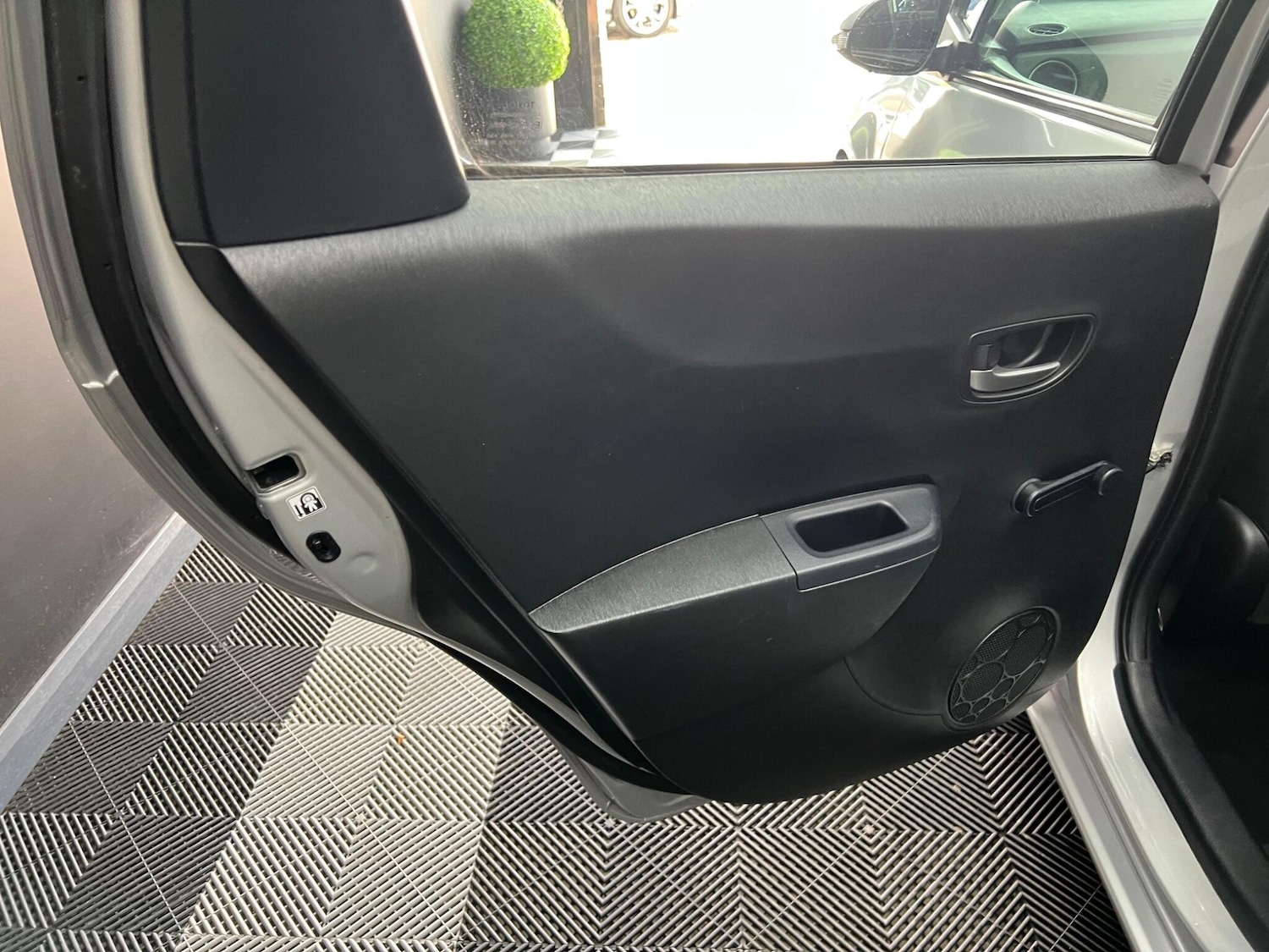 Used Toyota Yaris 2014 for sale - 76647476: Photo 44