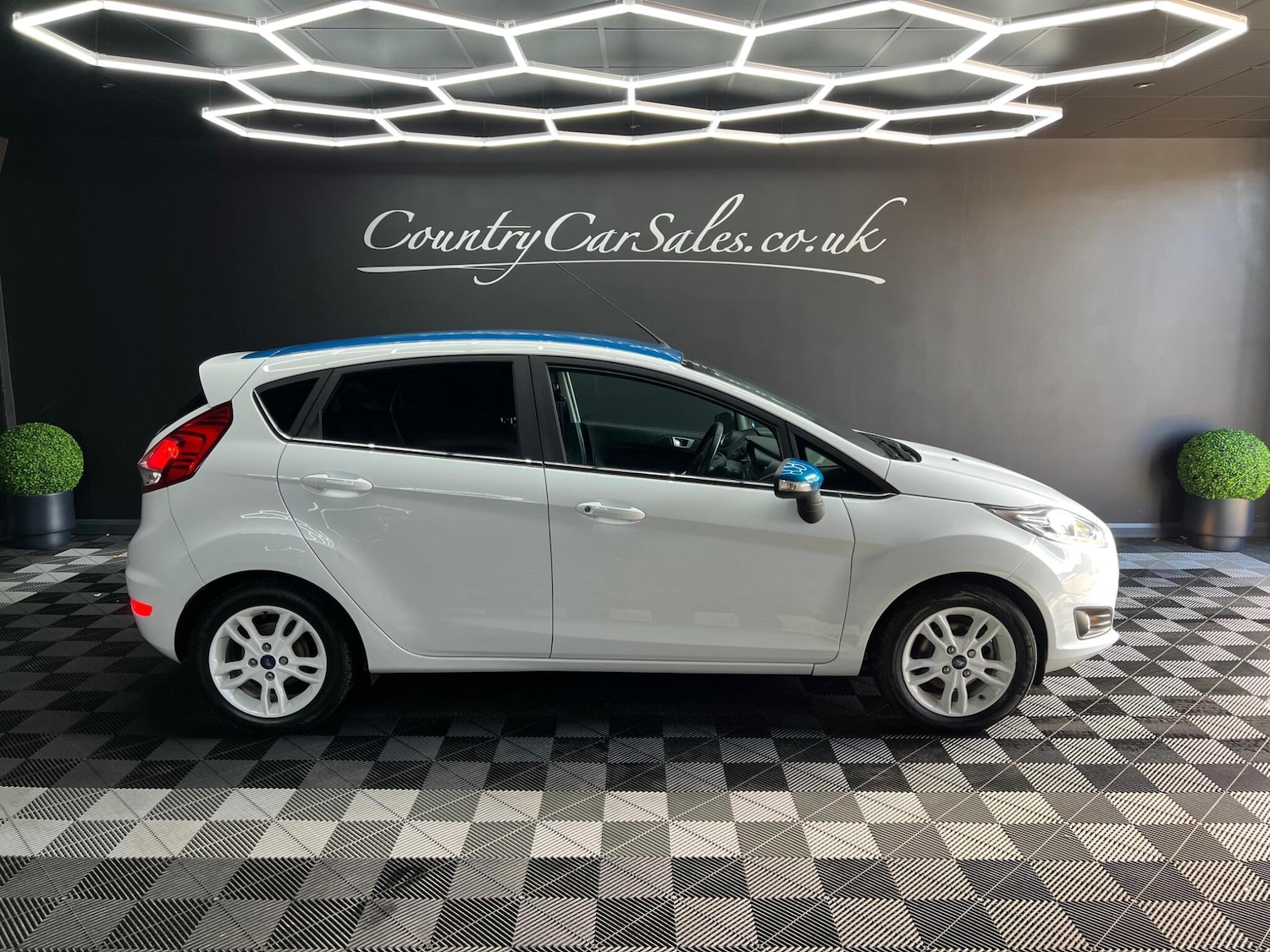 Used Ford Fiesta 2017 for sale - 76647628: Photo 1
