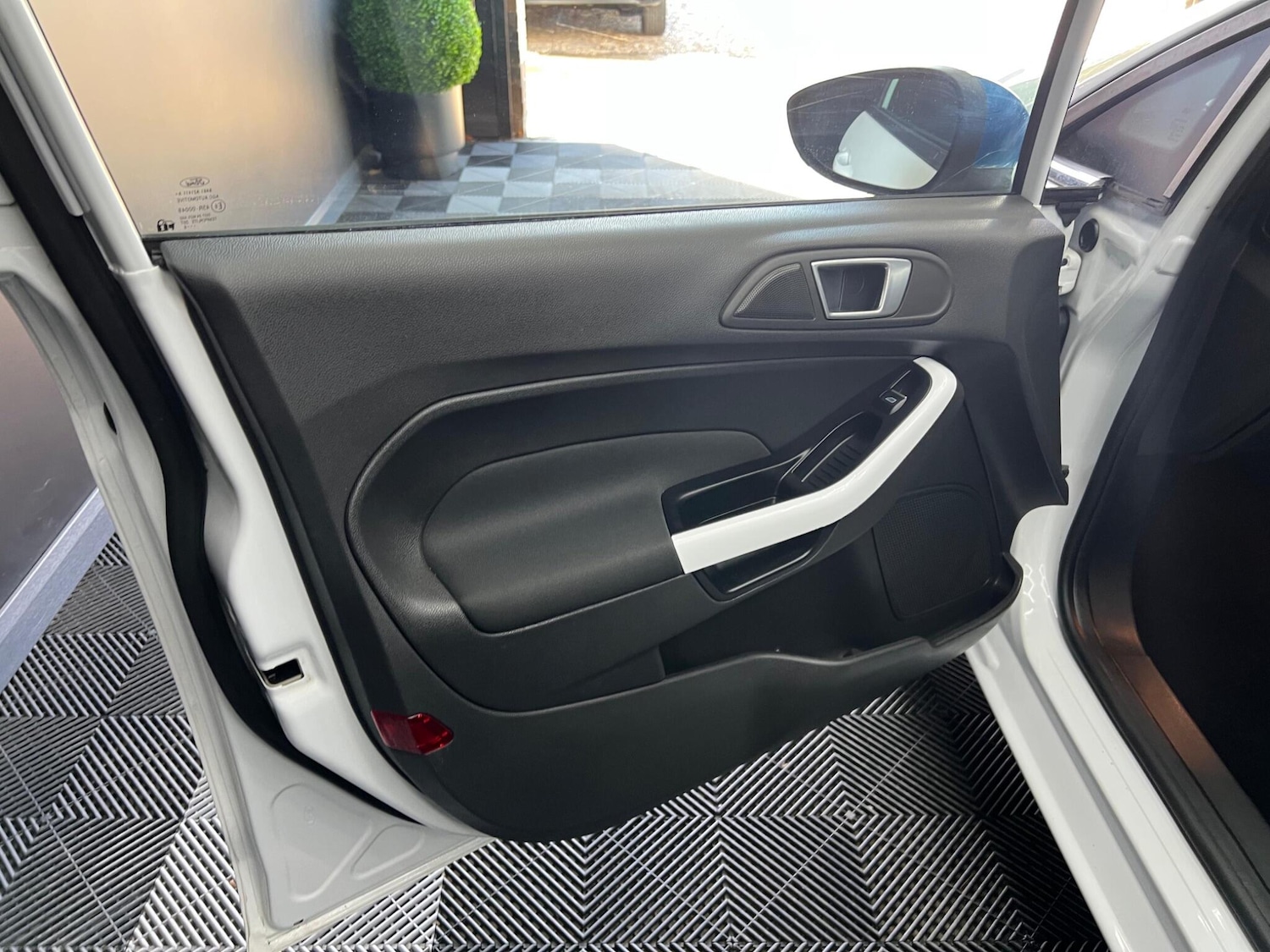 Used Ford Fiesta 2017 for sale - 76647628: Photo 39