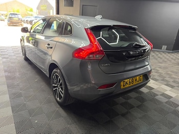 Used Volvo V40 2018 for sale - 78996226: Photo