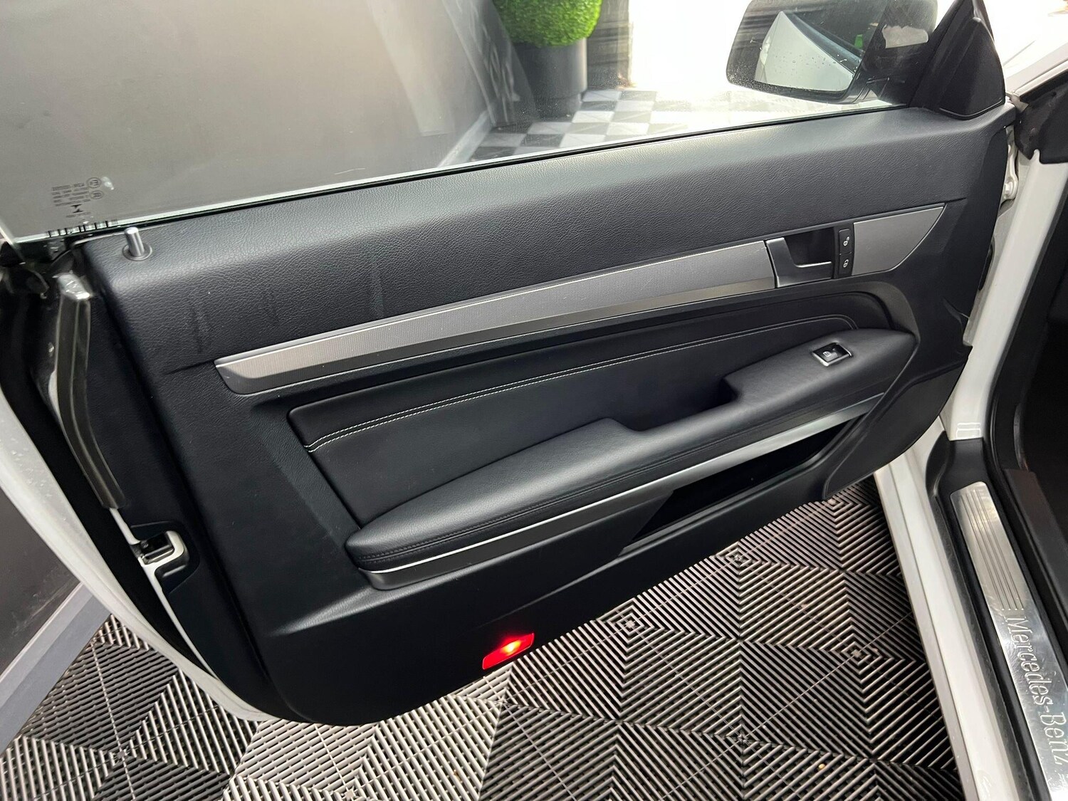 Used Mercedes-Benz E Class for sale - 76926255: Photo 37