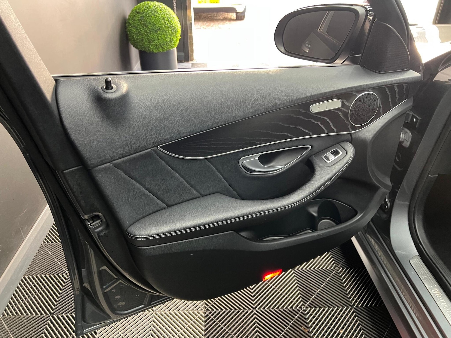 Used Mercedes-Benz C Class 2017 for sale - 76993757: Photo 43