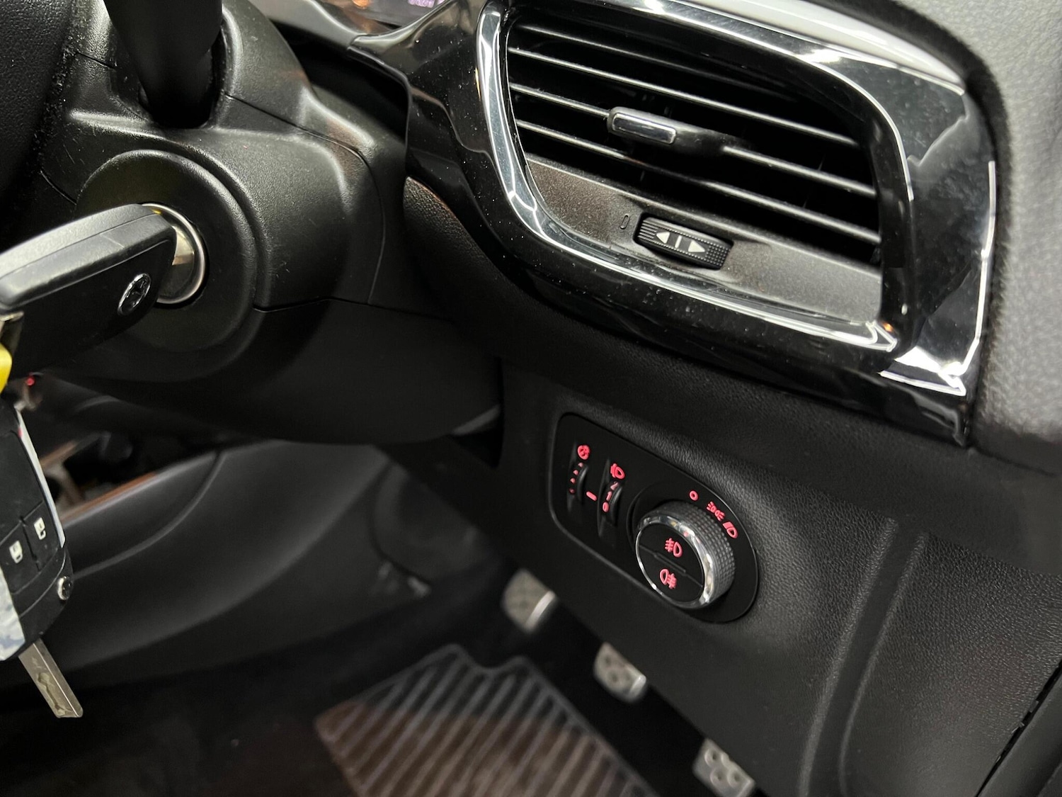 Used Vauxhall Corsa 2015 for sale - 76647611: Photo 35