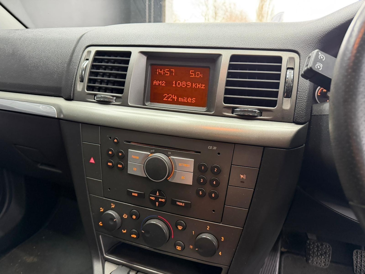 Used Vauxhall Vectra for sale - 77597885: Photo 12