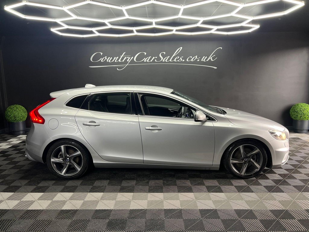 Used Volvo V40 2015 for sale - 77729912: Photo 1