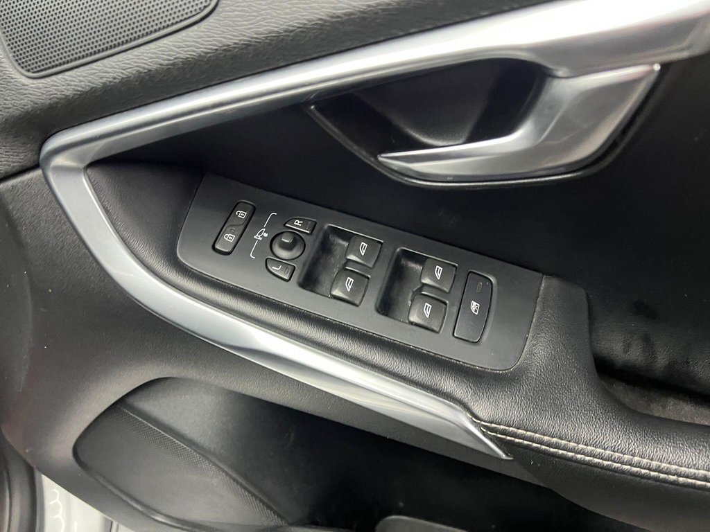 Used Volvo V40 2015 for sale - 77729912: Photo 19