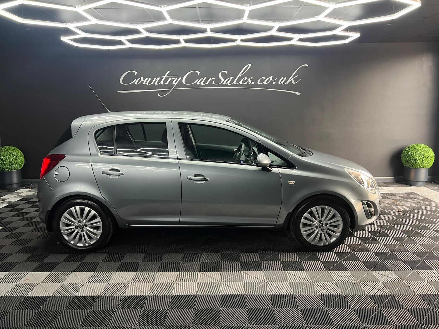 Used Vauxhall Corsa 2013 for sale - 76765404: Photo 1