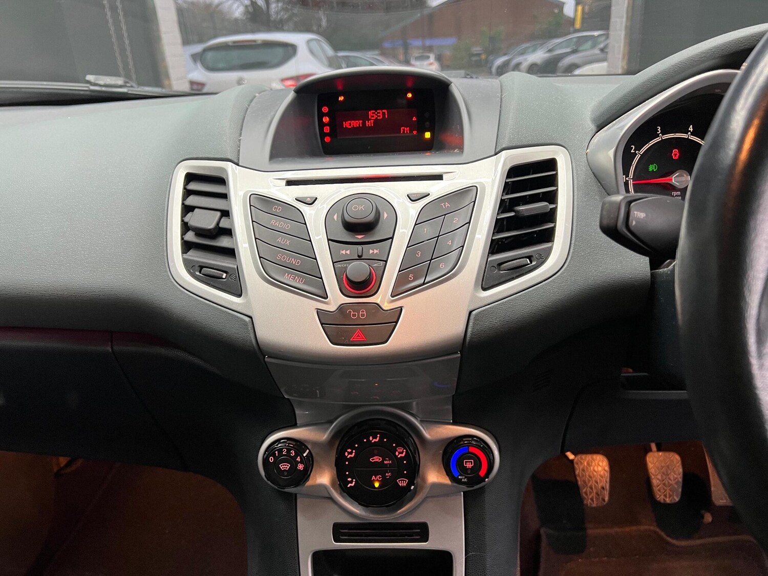 Used Ford Fiesta 2011 for sale - 76647585: Photo 14