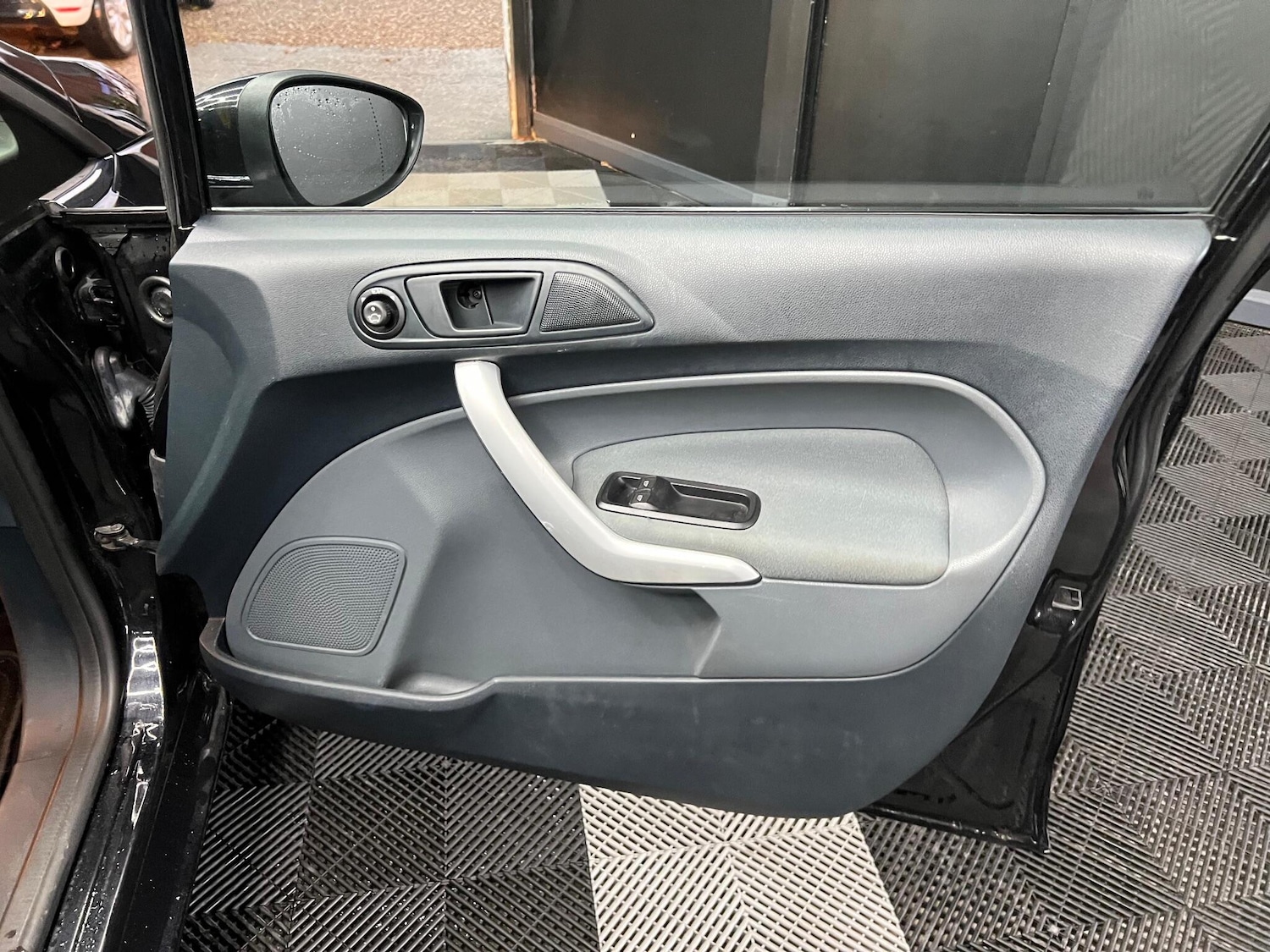 Used Ford Fiesta 2011 for sale - 76647585: Photo 22