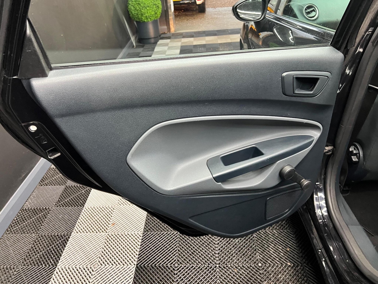 Used Ford Fiesta 2011 for sale - 76647585: Photo 24