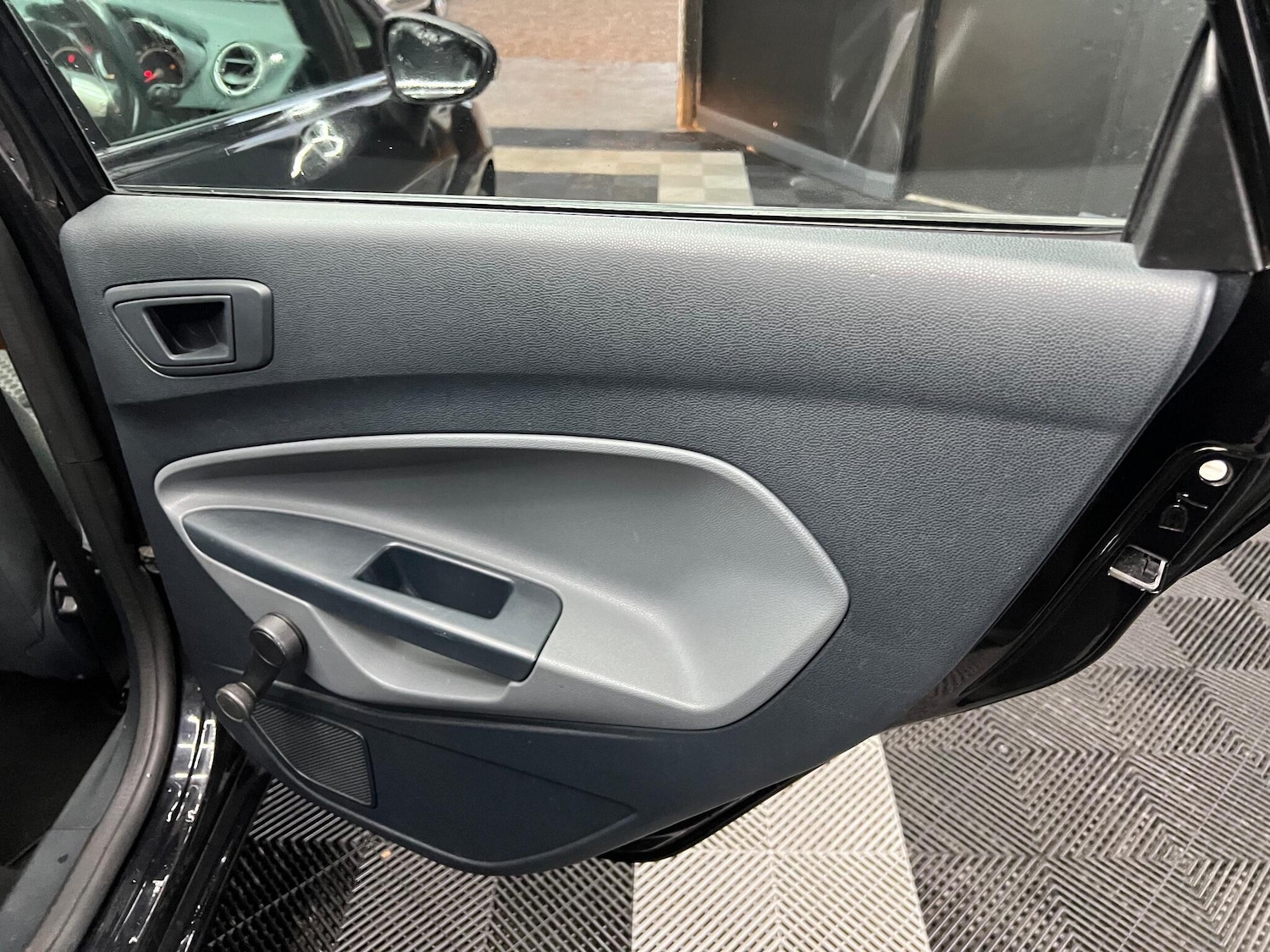 Used Ford Fiesta 2011 for sale - 76647585: Photo 25