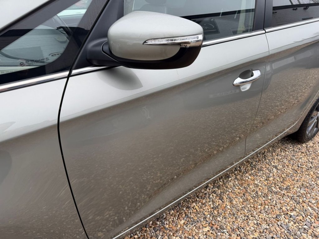 Used Kia Carens 2014 for sale - 77967099: Photo 19