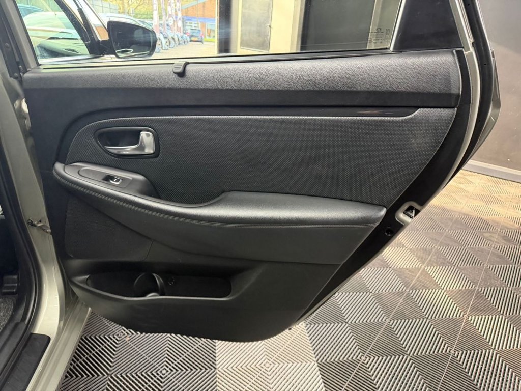 Used Kia Carens 2014 for sale - 77967099: Photo 45