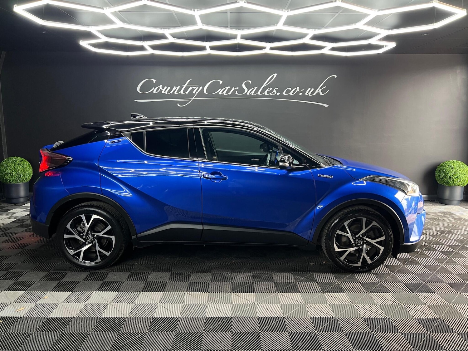 Used Toyota C-HR 2018 for sale - 76646350: Photo 1