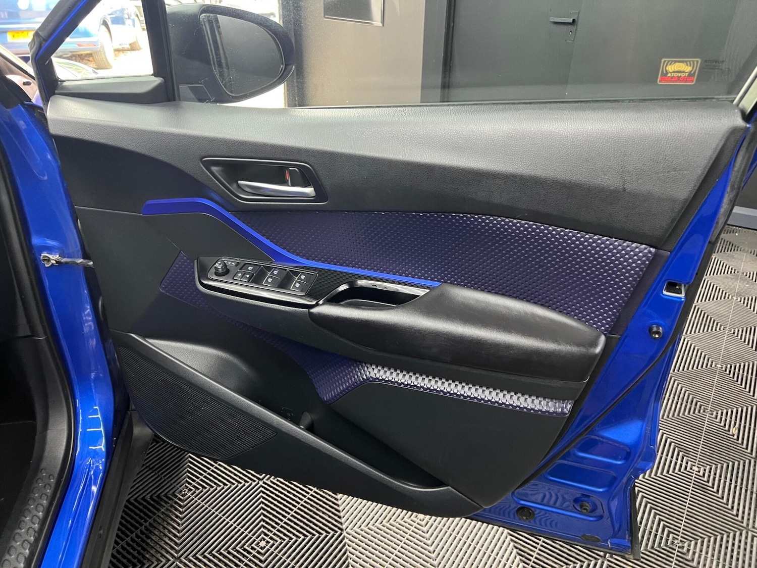 Used Toyota C-HR 2018 for sale - 76646350: Photo 36