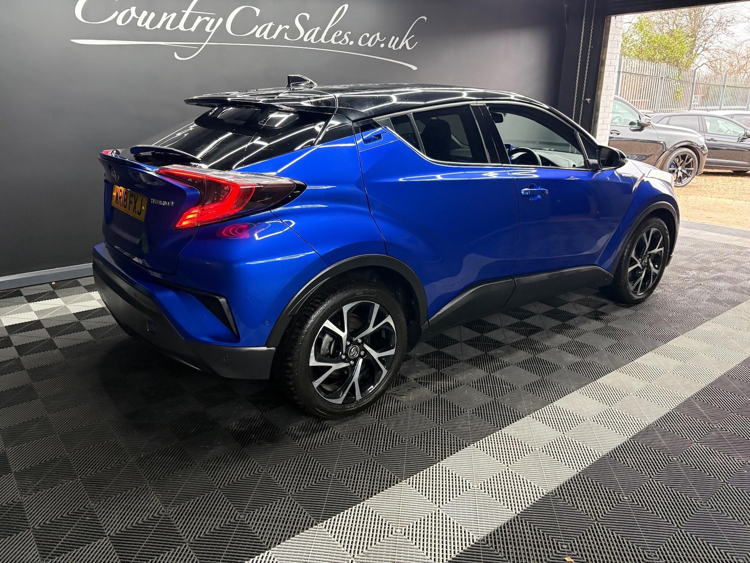 Used Toyota C-HR 2018 for sale - 76646350: Photo 4