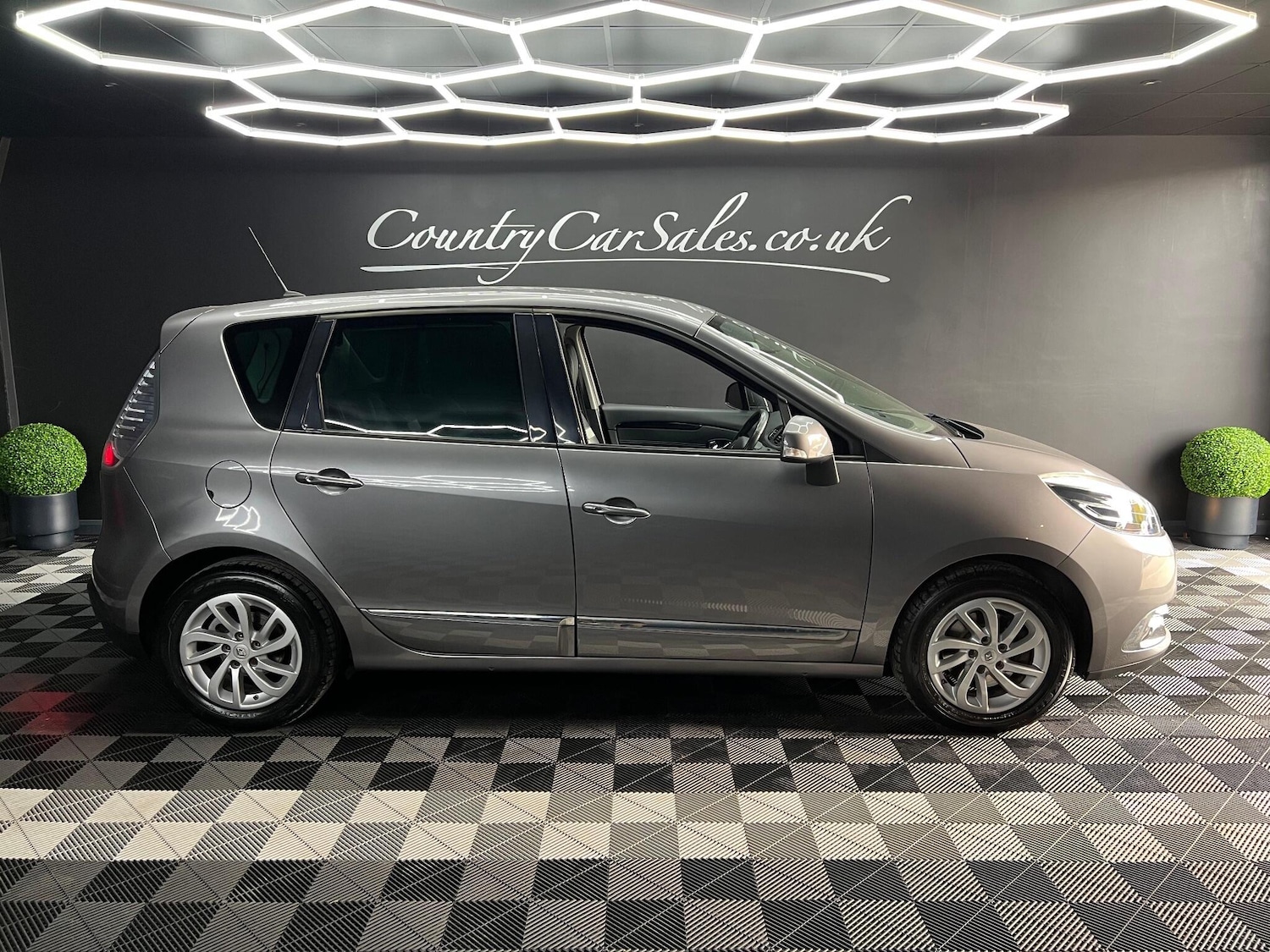 Used Renault Scenic 2015 for sale - 76647514: Photo 1