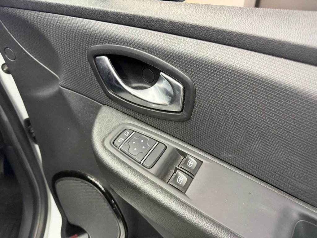 Used Renault Clio 2019 for sale - 78003012: Photo 29