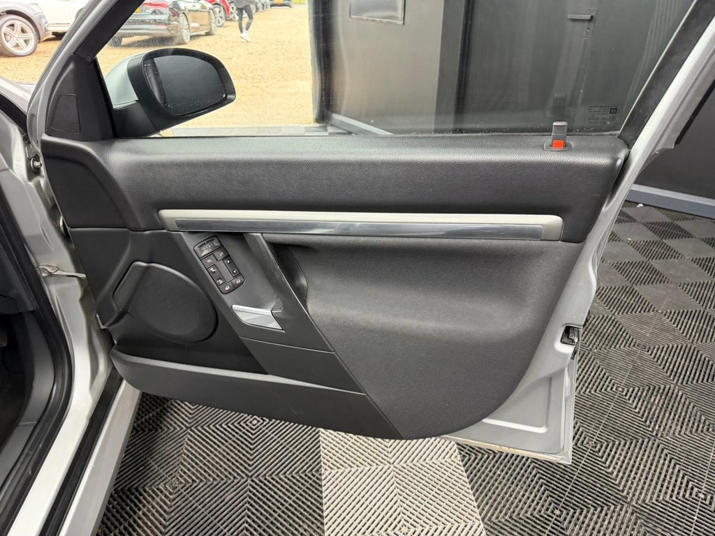 Used Vauxhall Vectra 2007 for sale - 77729928: Photo 30