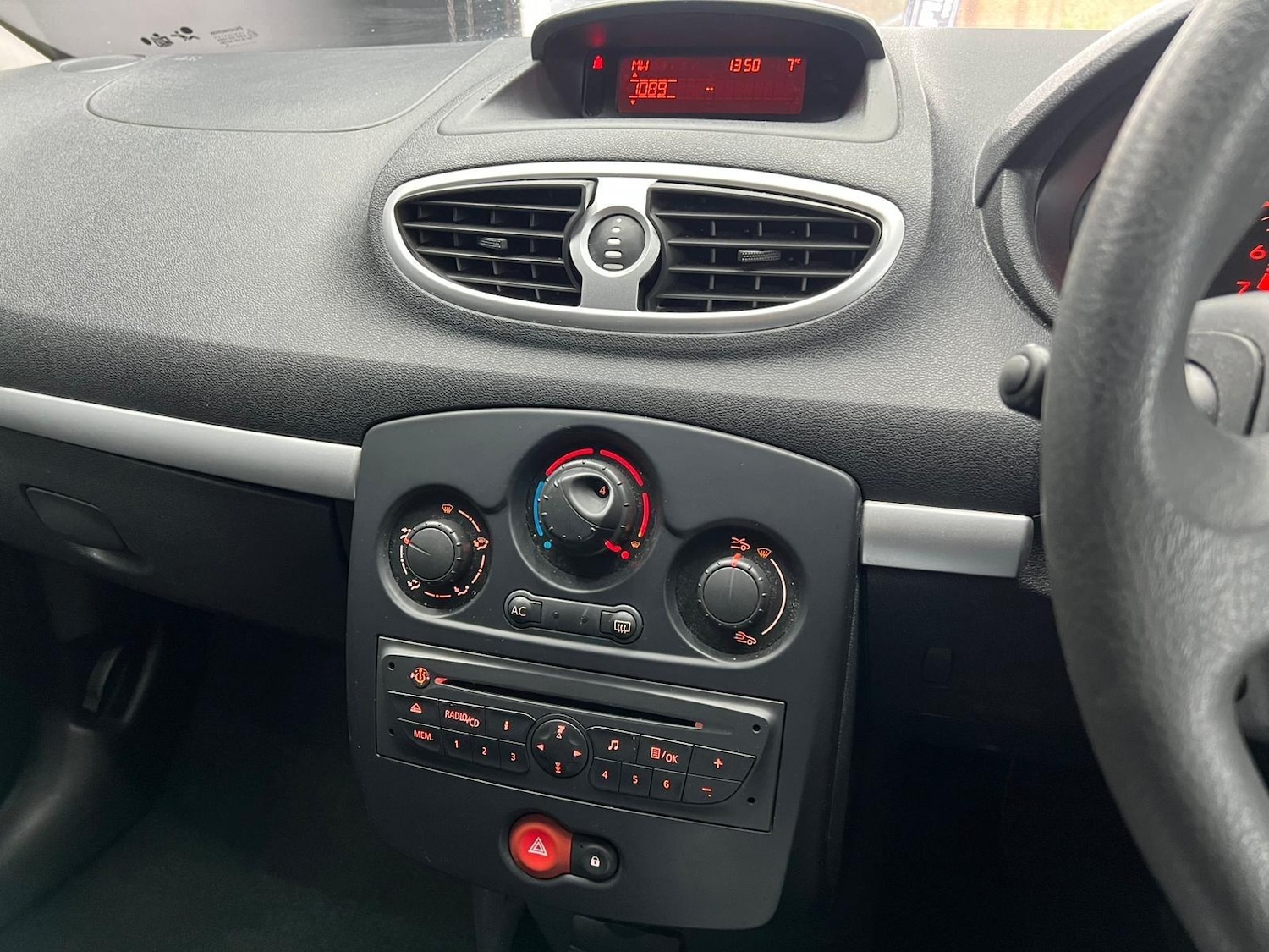 Used Renault Clio 2009 for sale - 77455638: Photo 31