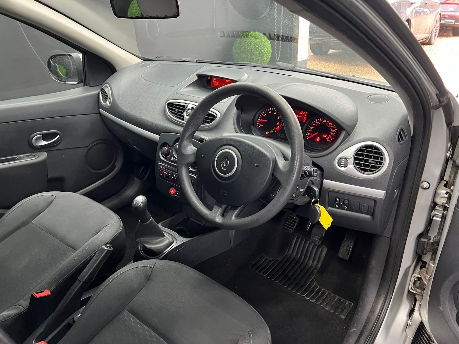 Used Renault Clio 2009 for sale - 77455638: Photo 32