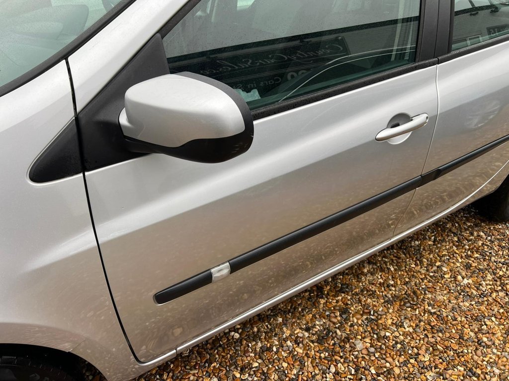 Used Renault Clio 2009 for sale - 77729904: Photo 23