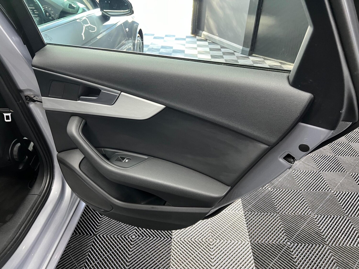 Used Audi A4 2016 for sale - 76647539: Photo 33